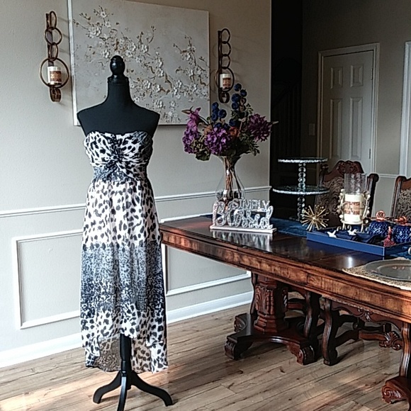 Charlotte Russe Strapless High Low Dress. Size M - Picture 7 of 17